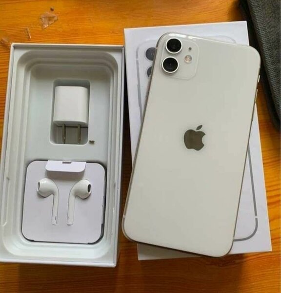 iPhone Apple blanc avec accessoires