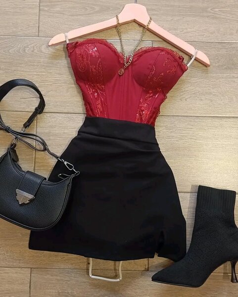 Robe corset rouge élégant