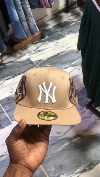 Casquette NY brodée beige