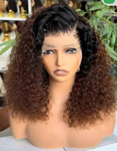 Perruque bouclée naturelle