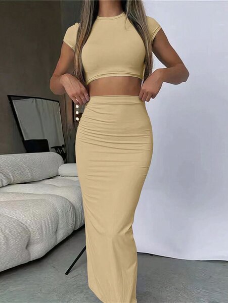 Ensemble jupe et haut beige pour femme