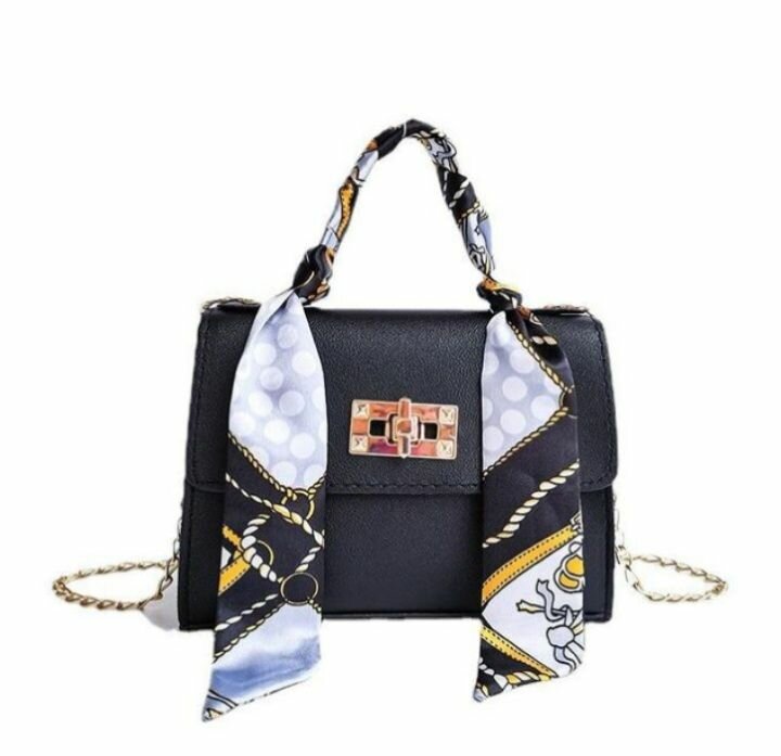 Sac à main avec foulard élégant