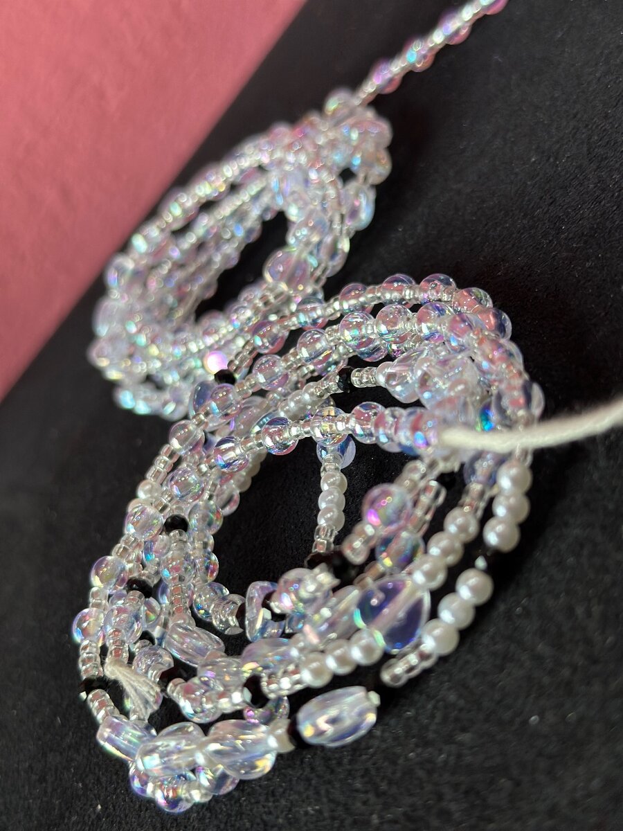 Clear reflection beads