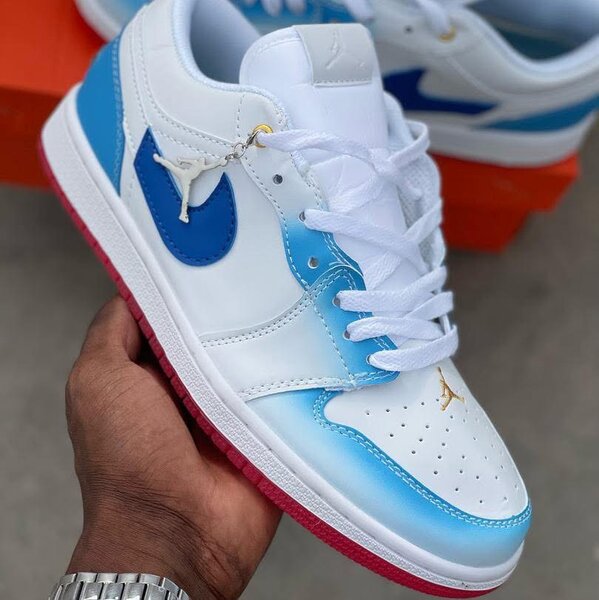 Baskets Air Bleu et Blanc