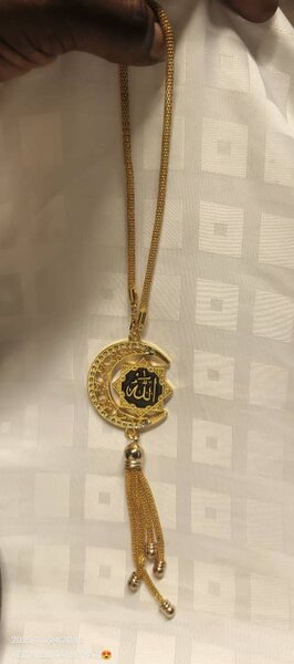 Pendentif Doré avec Symbole Islamique