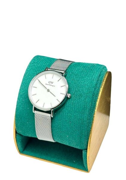 Montre élégante en acier inoxydable