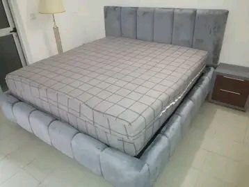 Lit double élégant rembourré