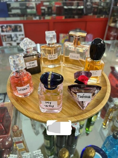 Lot de parfums minimalistes