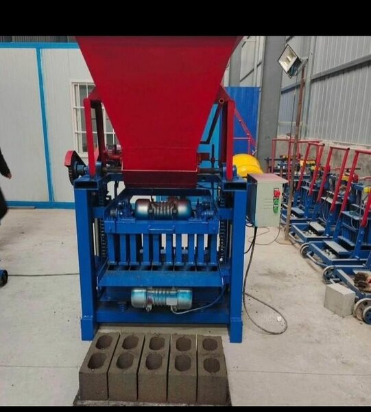 Machine de fabrication de briques