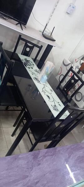 Salle à manger 4 place vitre