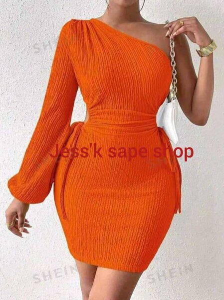 Robe asymétrique orange élégante