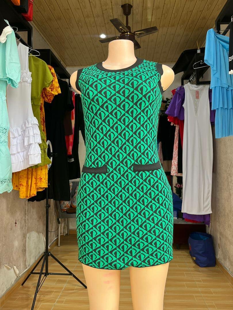 Robe sans manches à motifs verts