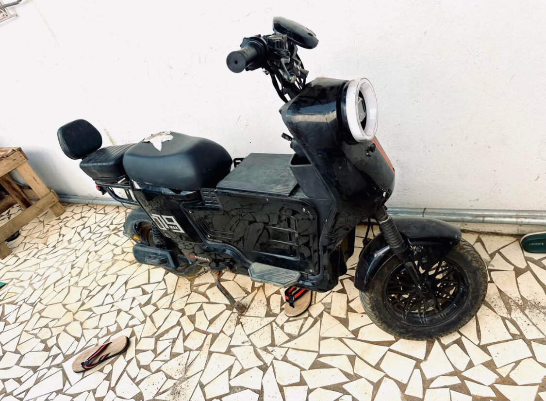 Scooter électrique noir