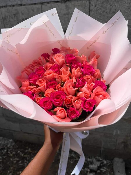 Flower bouquets and gift hampers