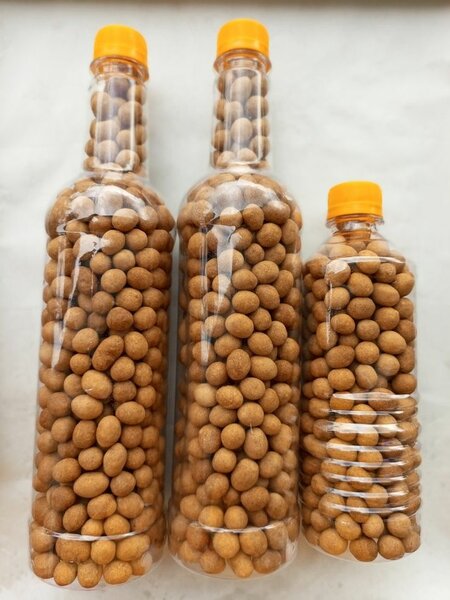 Bouteilles de noisettes croquantes