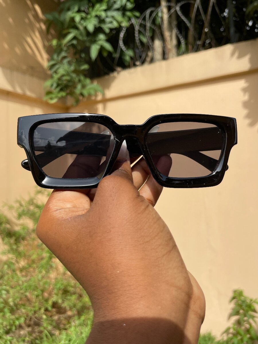 Lunettes de soleil élégantes carrées