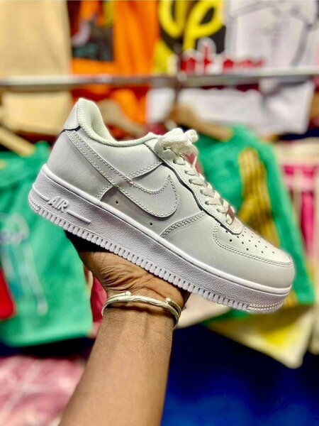Baskets blanches tendance NIKE