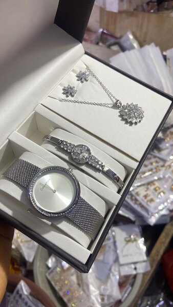 LADIES JEWELRY SET AVAILABLE