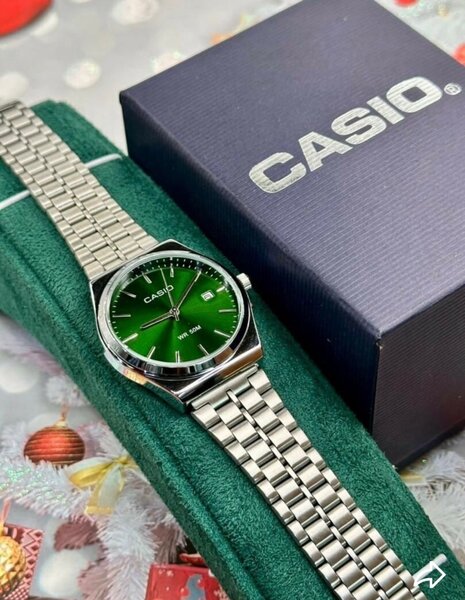 Montre Casio Verte Élégante