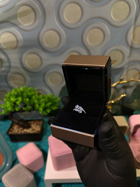 Éblouissante bague de promesse