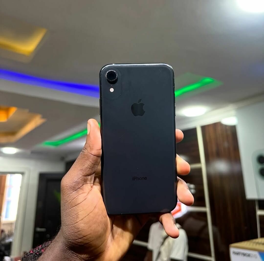 iPhone Xr 64GB BLACK COLOR