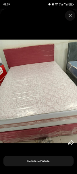 Lit tapissier confortable