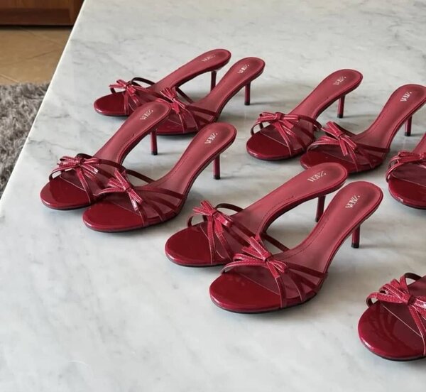 Sandales à talons rouges élégantes