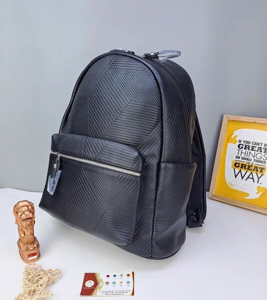 Sac à dos en cuir noir élégant