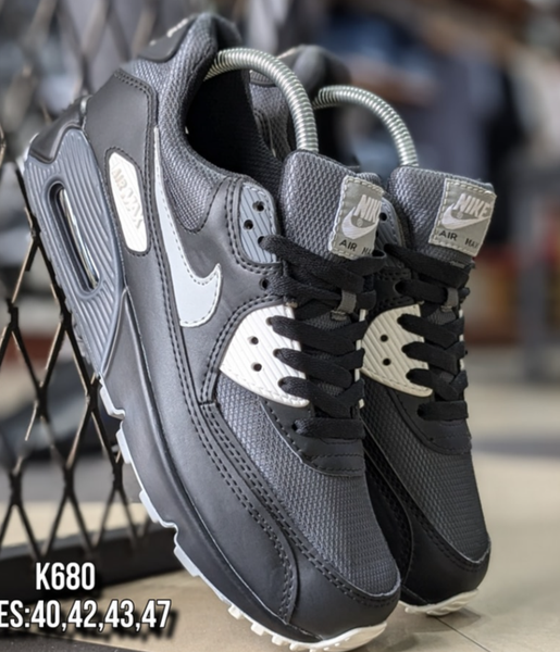 Nike Air Max 90 Sneakers
