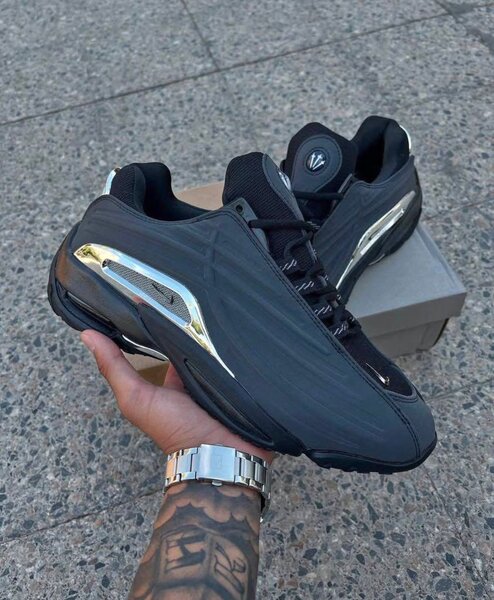 Chaussures de sport noires avec détails en métal