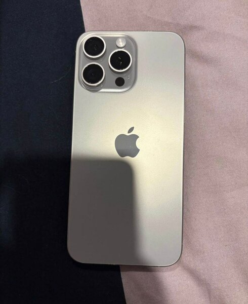 iPhone 15Pro  512Go Argent