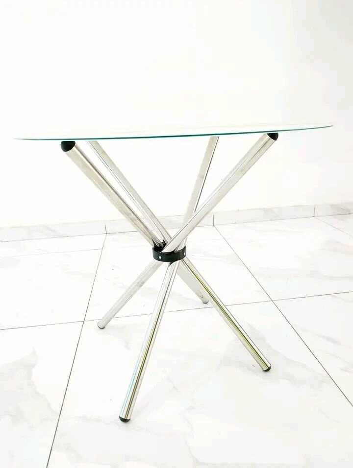 Table basse design en marbre et métal