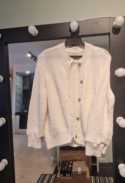 Кардиган Mustang. 4000 сом, купила и не надела ни разу.