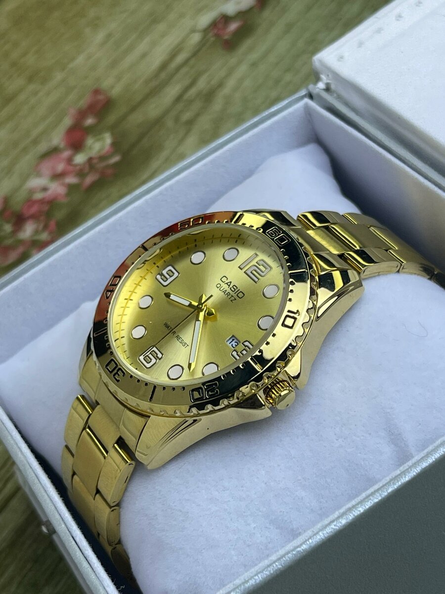 Montre Casio Bicolore Élégante