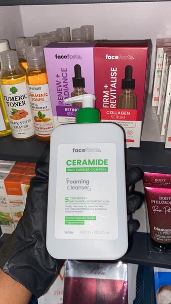 Face Fact Foaming cleanser. Niacinamide +hyaluronic acid