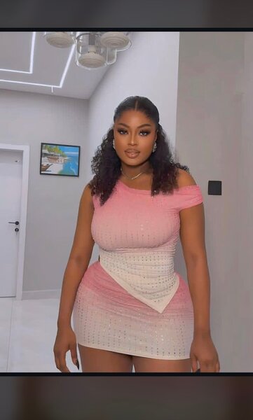 Robe moulante rose élégante