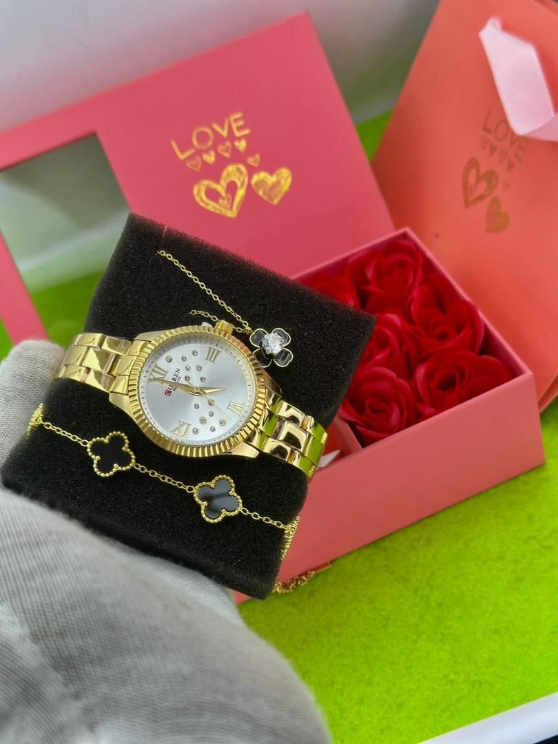 Montre luxe avec collier