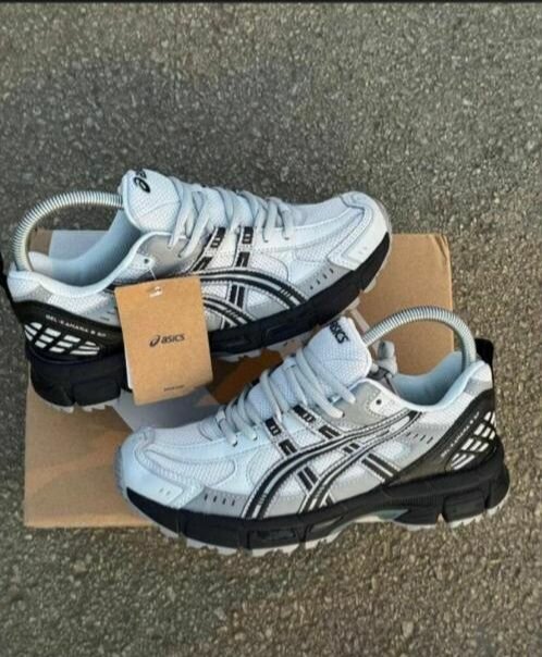 Chaussures Asics blanches noires
