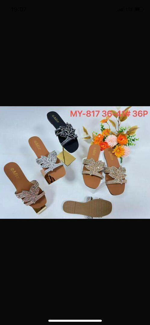 Sandales à talons ornés