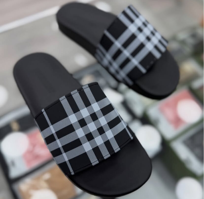 Mules à carreaux noir et blanc