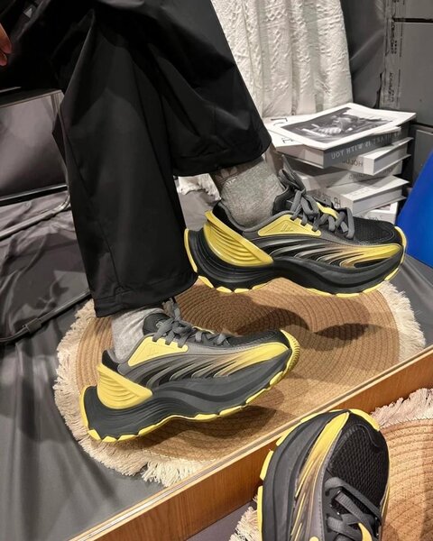 Baskets Jaunes et Noires Modernes