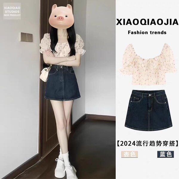 Top fleurie et jupe grise