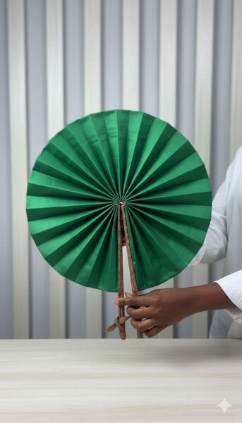 Éventail en papier pliable