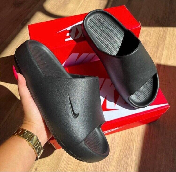 Claquettes noires confortables