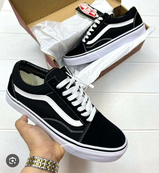 Chaussures Vans Old Skool noir et blanc