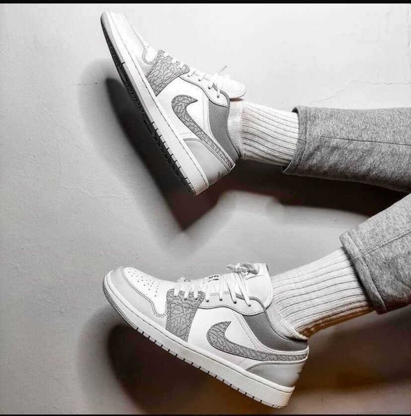 Jordan 1 low (ash and white )