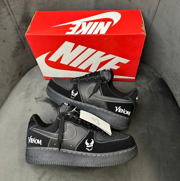 Chaussures Nike Venom pour hommes