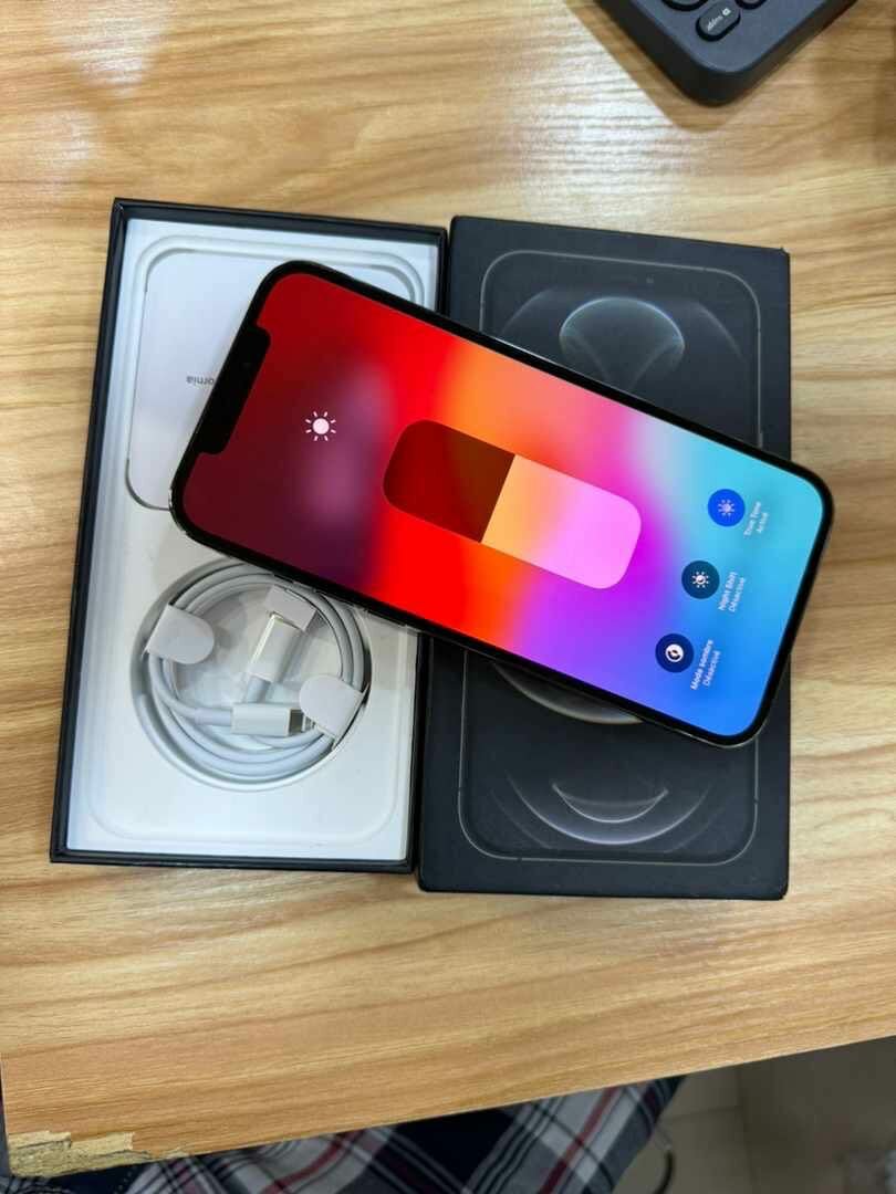 IPHONE 12 PRO MAX QUASI NEUF 128GIGA