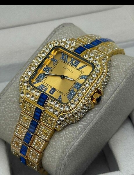 Montre luxe en or avec diamants