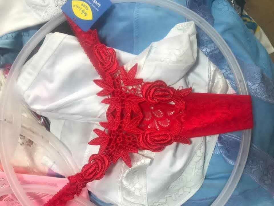 String en dentelle féminine